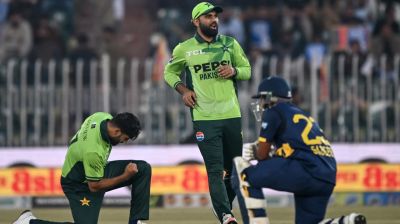 হোয়াইটওয়াশ এড়ানোর ম্যাচেও শ্রীলংকার ব্যাটিং বিপর্যয়