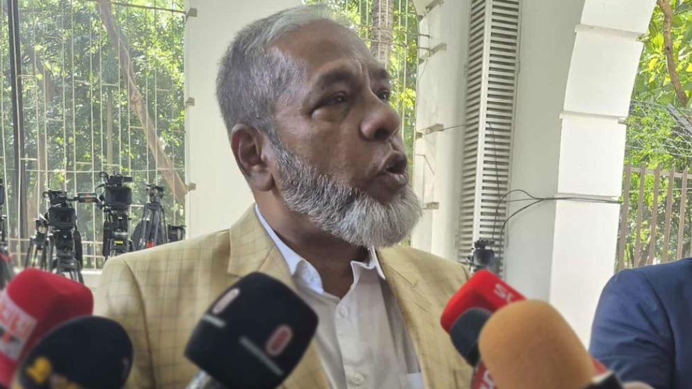 ‘হৃদয় থেকে বলছি, হাসিনা খালাস পেলে আমার চেয়ে খুশি আর কেউ হবে না’ — বললেন আইনজীবী