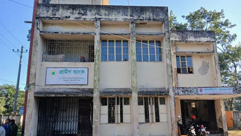 পটুয়াখালীতে গ্রামীণ ব্যাংকে আগুন দেওয়ার চেষ্টা