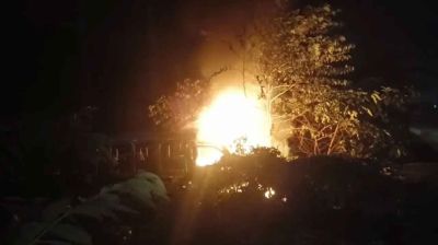 দক্ষিণ কেরানীগঞ্জ থানায় গাড়িতে আগুন