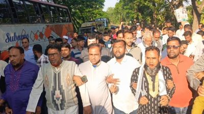 হাসিনার ফাঁসির রায়ে ফরিদপুরে আনন্দ মিছিল, মিষ্টি বিতরণ