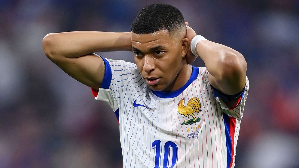 পিএসজির কাছে বড় অংকের ক্ষতিপূরণ দাবি এমবাপ্পের