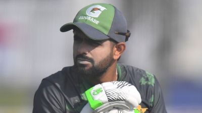 ‘পাকিস্তানের মেরুদণ্ড বাবর আজম’