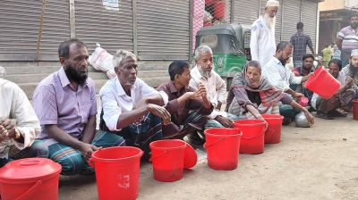যে বাজারে দুই ঘণ্টায় সাড়ে তিন লাখ টাকার দুধ বিক্রি হয়