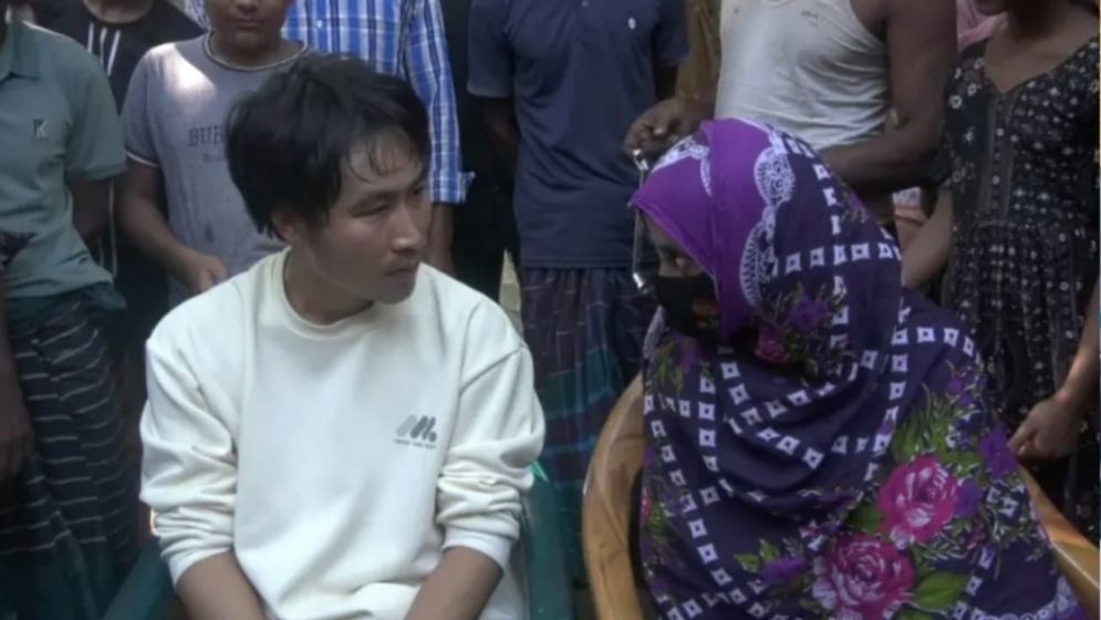 প্রেমের টানে চীনা যুবক ভোলায়