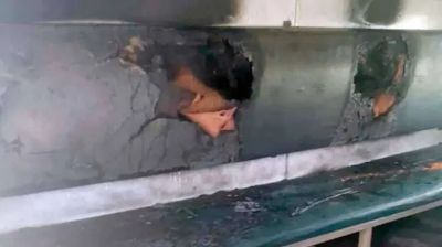 সাতসকালে ট্রেনে আগুন দুর্বৃত্তদের