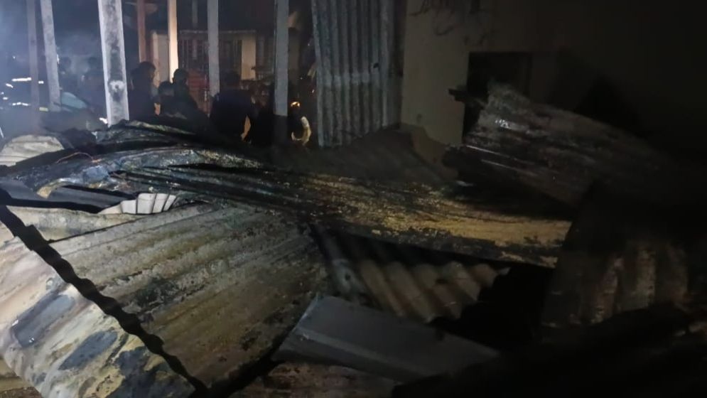 শর্টসার্কিটের আগুনে পুড়ল তিন বসতঘর