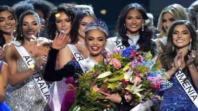 যে কারণে মিস ইউনিভার্স থেকে ২ বিচারকের পদত্যাগ