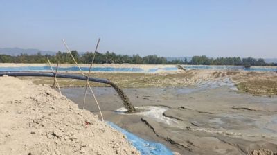 ২০ কিলোমিটারজুড়ে বালুখেকোদের রাজত্ব