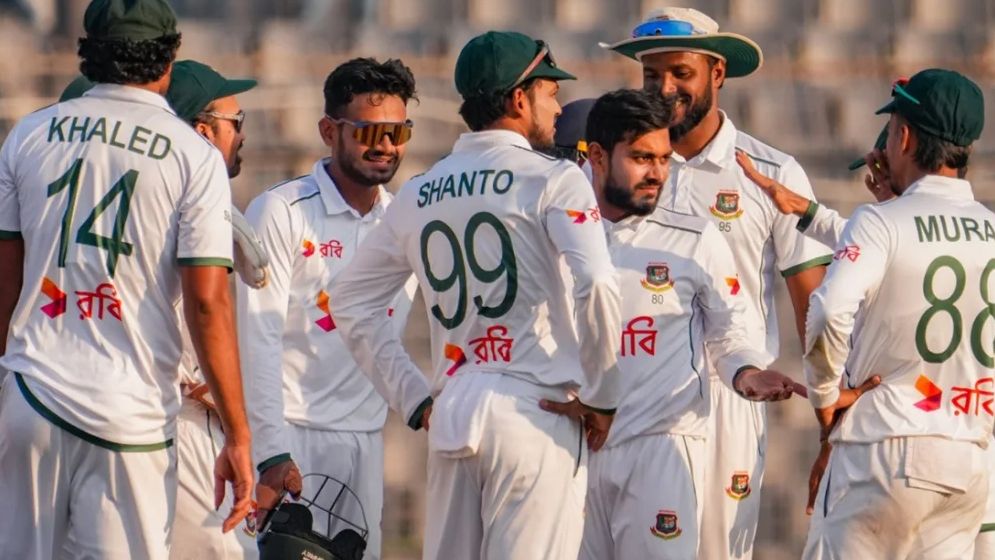 ব্যাটিংয়ের পর বল হাতেও বাংলাদেশের দাপট