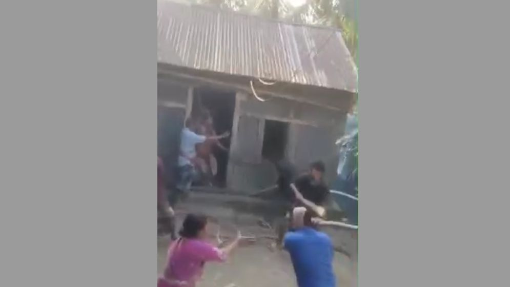 চাচা-ভাতিজার মধ্যে রক্তক্ষয়ী সংঘর্ষ, আহত ১৫