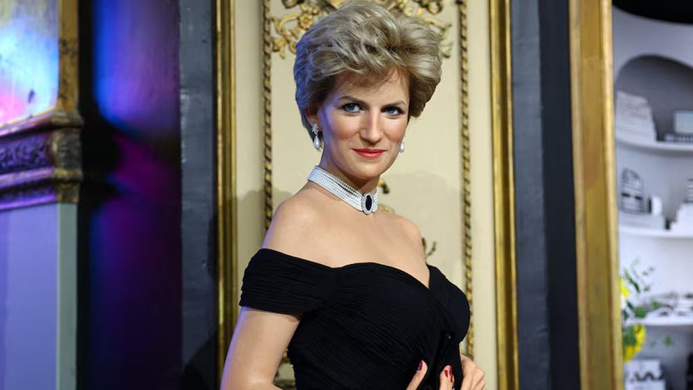 প্রিন্সেস ডায়ানার সেই রিভেঞ্জ ড্রেসের মূল্য এখন ৬ লাখ ডলার