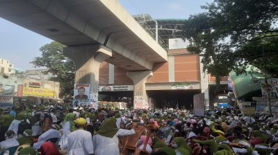 সড়ক বন্ধ করে সমাবেশ, জনভোগান্তি চরমে