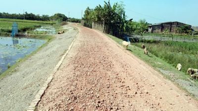 খুলনায় বিল তুলে নিলেও শেষ করেনি সড়কের কাজ