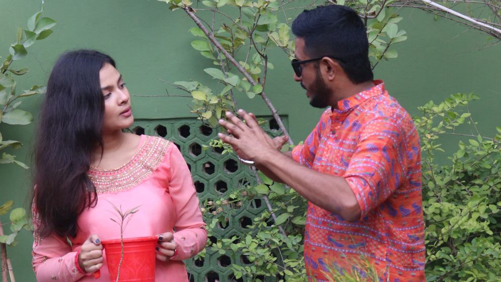 জীবনের নির্মাণে ত্যাগের গল্প ‘সম্পর্ক'