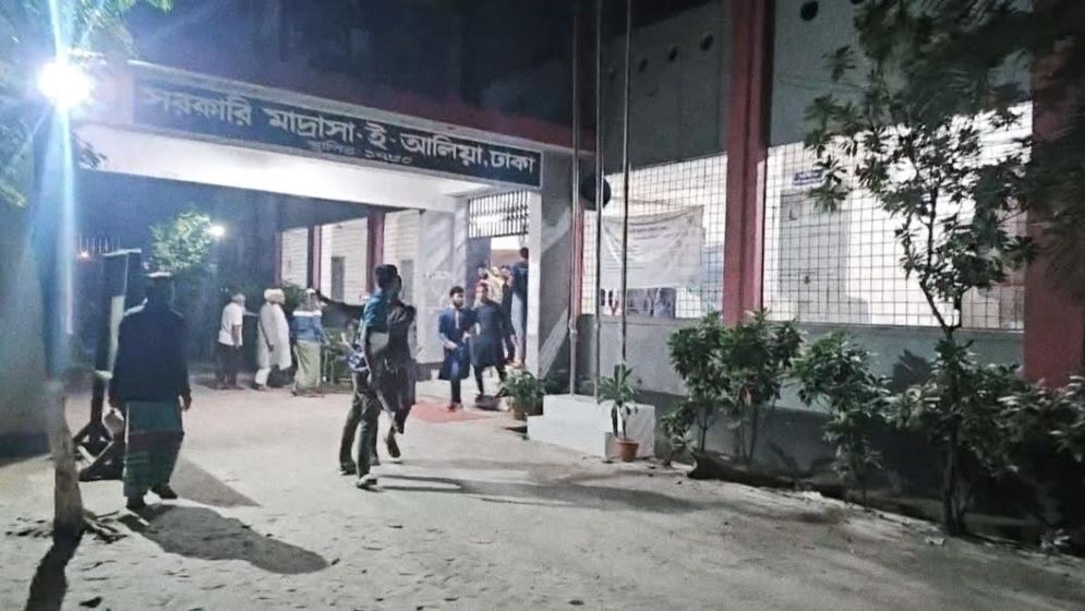 সরকারি আলিয়া মাদ্রাসায় দুই পক্ষের সংঘর্ষ