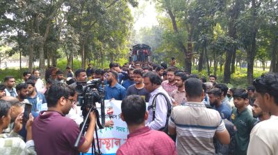 ৪৭তম বিসিএসের সময় পরিবর্তনের দাবিতে বাকৃবিতে রেল অবরোধ