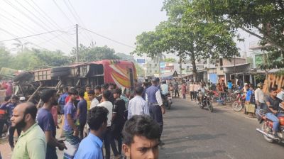 বাসচাপায় নারীযাত্রী নিহত, আহত ৩