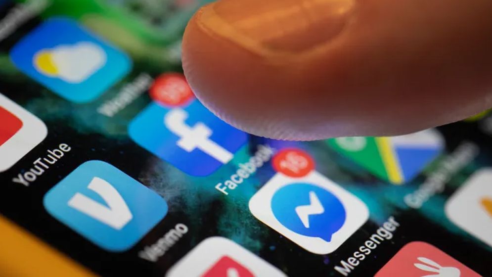 মালয়েশিয়ায় ১৬ বছরের কমবয়সিদের জন্য নিষিদ্ধ হচ্ছে সামাজিক মাধ্যম