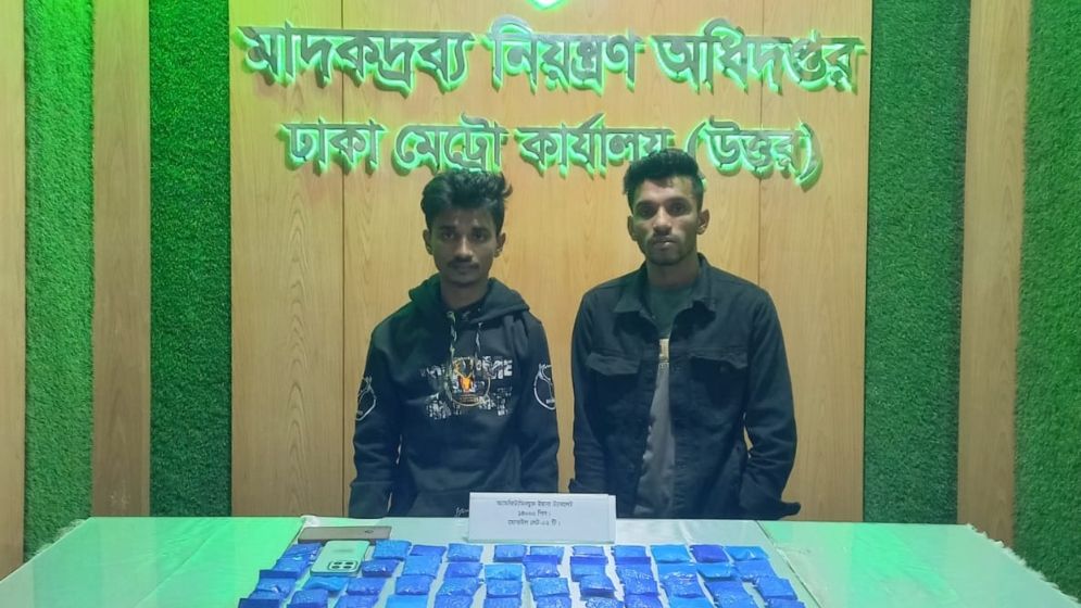 যাত্রীবাহী বাসে অভিযান, ১৪ হাজার ইয়াবাসহ দুইজন গ্রেপ্তার