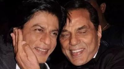 ধর্মেন্দ্রর মৃত্যুতে শাহরুখের আবেগঘন পোস্ট