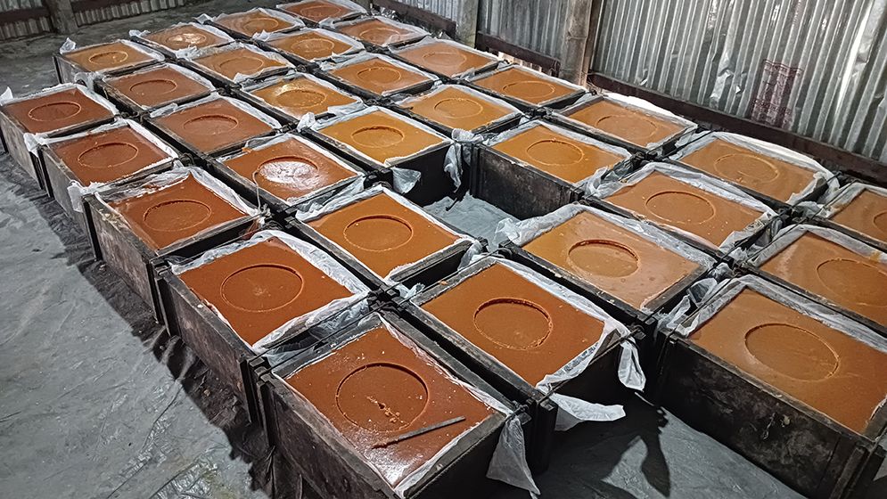 রস ছাড়াই তৈরি করা হচ্ছে গুড়!