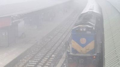 কুয়াশাচ্ছন্ন আবহাওয়ায় ট্রেন পরিচালনায় ১৪ নির্দেশনা