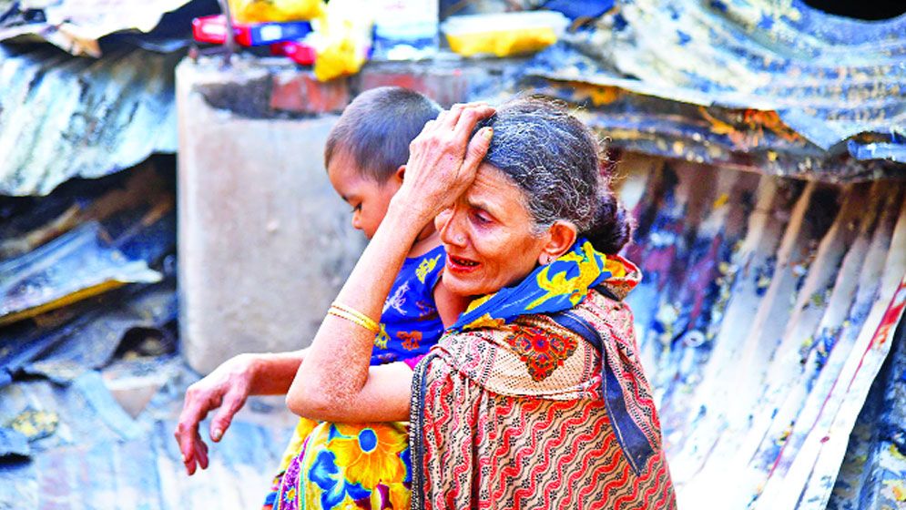 খোলা আকাশের নিচে নিঃস্বদের আহাজারি