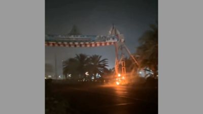 দুর্বৃত্তের আগুনে পুড়ল খেলাফত মজলিস প্রার্থীর তোরণ