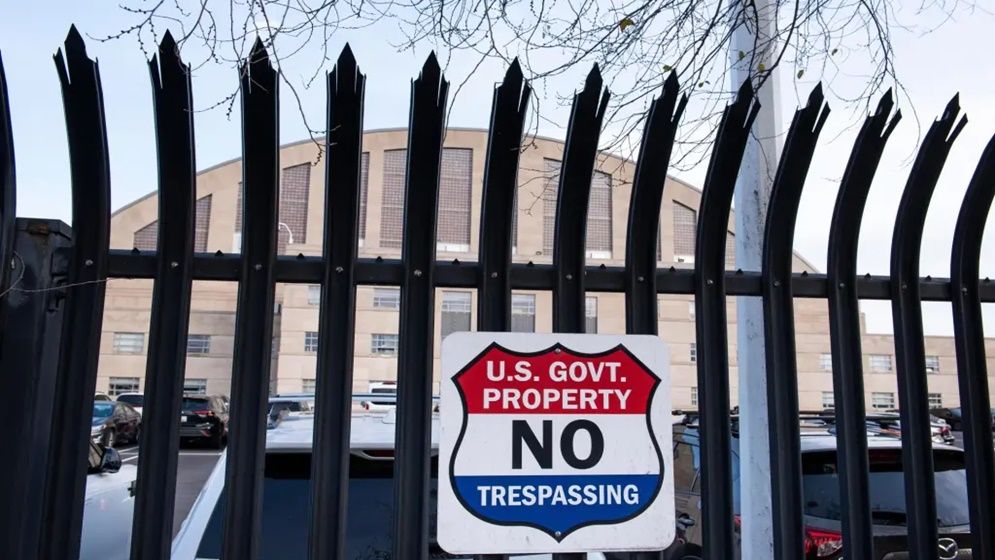 অভিবাসন প্রক্রিয়া বন্ধ ঘোষণা করল যুক্তরাষ্ট্র