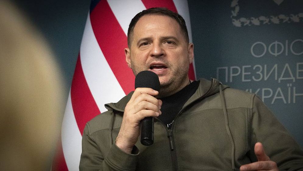 দুর্নীতিবিরোধী অভিযানের পর পদত্যাগ জেলেনস্কির চিফ অব স্টাফের