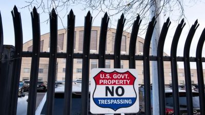 অভিবাসন প্রক্রিয়া বন্ধ ঘোষণা করল যুক্তরাষ্ট্র