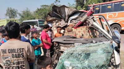 বাস-অ্যাম্বুলেন্স সংঘর্ষে চালক নিহত, আহত ৫