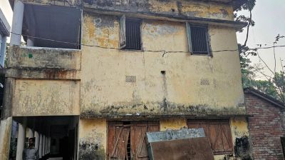 ঝুঁকিপূর্ণ ভবনেই চলছে পাঠদান