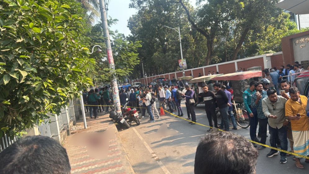 আদালত চত্বরে প্রকাশ্যে দুজনকে কুপিয়ে-গুলি করে হত্যা