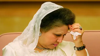 অসহায় এক মিনতি নিয়ে তোমার সামনে হাত তুলেছি