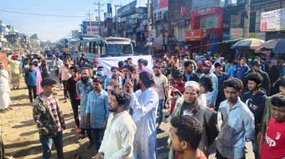 ৬ লেনের দাবিতে চট্টগ্রাম-কক্সবাজার মহাসড়ক অবরোধ, তীব্র যানজট