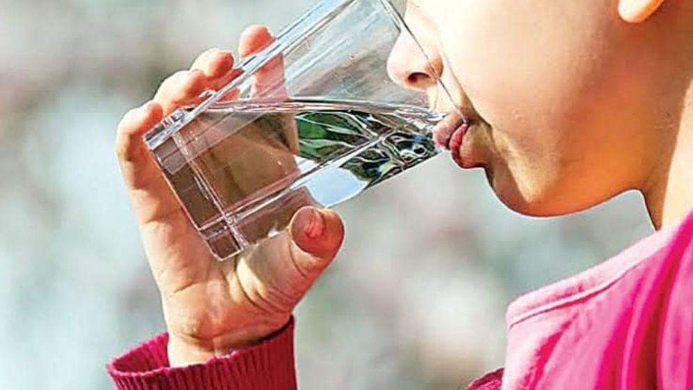 শীতে ত্বক, রোগপ্রতিরোধ ও হজমে পানি কতটা জরুরি