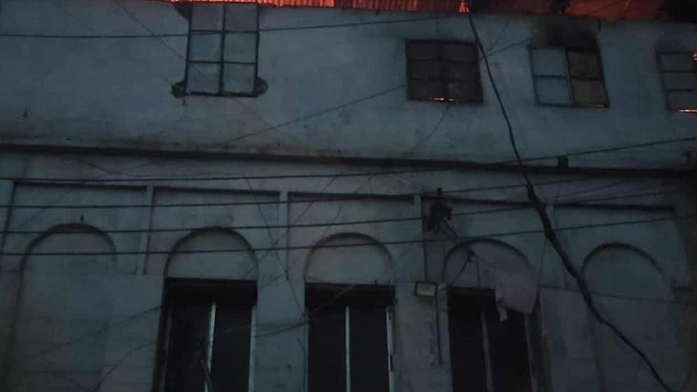 নিয়ন্ত্রণে চকবাজারের আগুন