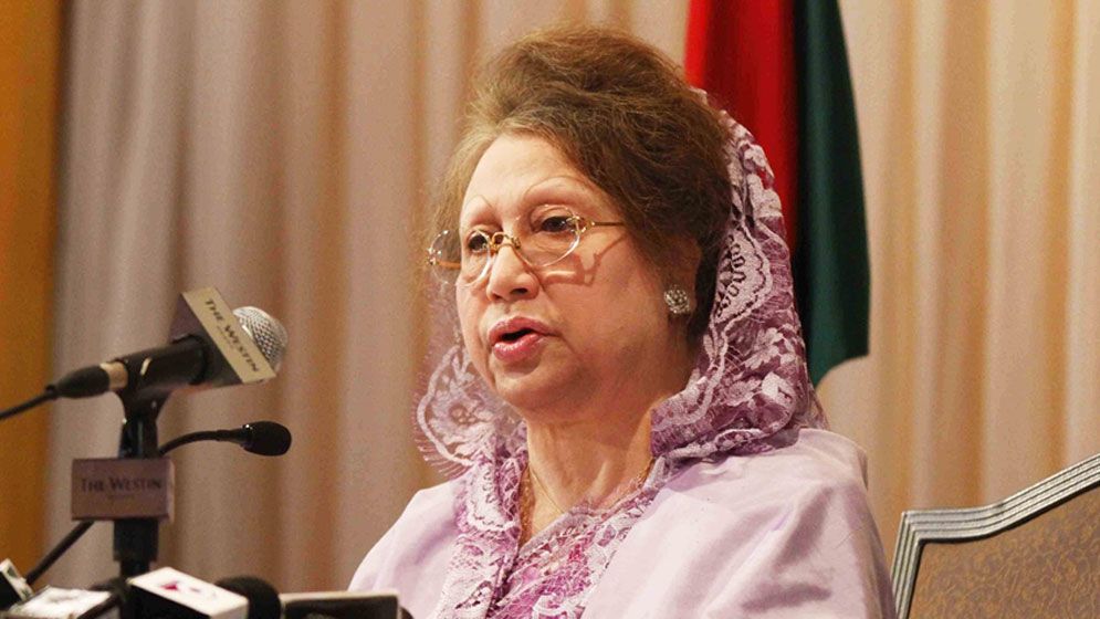 ‘খালেদা জিয়াকে নিয়ে বিভ্রান্তি ছড়াবেন না’, সবশেষ আপডেট জানালেন রিজভী