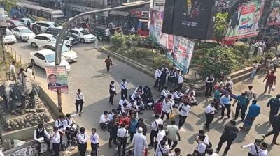 সায়েন্সল্যাব অবরোধ করেছেন ঢাকা কলেজের উচ্চমাধ্যমিকের শিক্ষার্থীরা