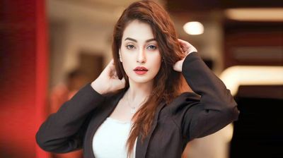 উপহার পাওয়া আইফোন খোয়ালেন রাজ রিপা