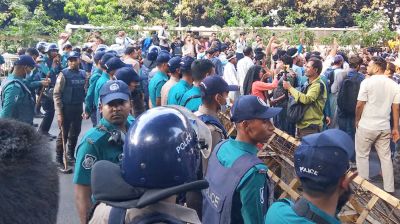 প্রতিবন্ধী বিদ্যালয়ের শিক্ষকদের লংমার্চ টু যমুনায় বাধা দিল পুলিশ