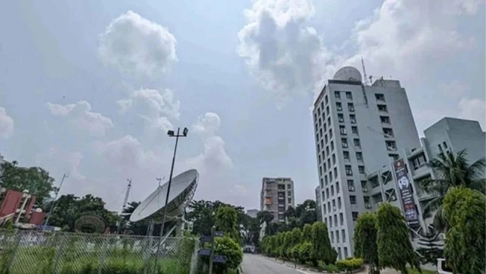 মেঘাচ্ছন্ন ঢাকার আকাশ, যেমন থাকবে আজকের আবহাওয়া