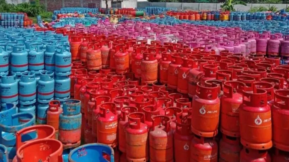 এলপিজির দাম বাড়বে না কমবে, জানা যাবে বিকালে