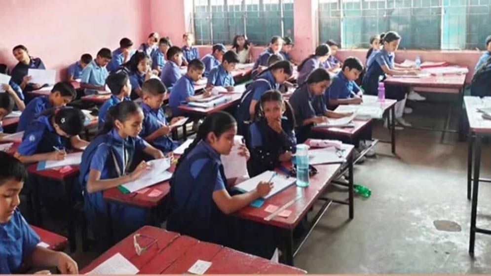 শিক্ষক ছাড়াই পরীক্ষা দিল কোমলমতি শিক্ষার্থীরা