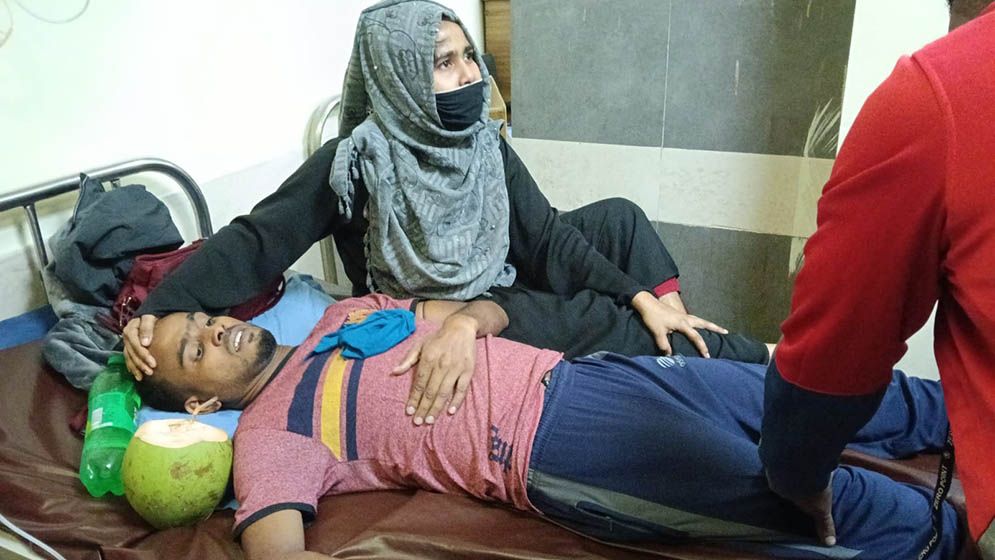 পানি পান করে দুই শতাধিক শ্রমিক অসুস্থ, কারখানা ছুটি ঘোষণা