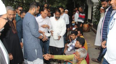 খালেদা জিয়া’র সুস্থতা কামনায় দোয়া, দুস্থদের খাবার বিতরণ করলেন তামিম