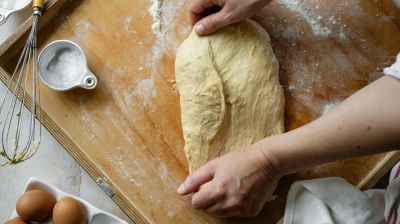 সময় বাঁচাতে আটা মেখে ফ্রিজে রেখে দেন? জানুন এর ঝুঁকি