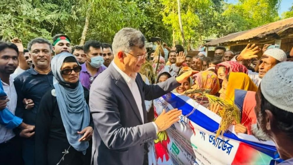 প্রথমবারের মতো নির্বাচনি গণসংযোগে সালাহউদ্দিন আহমদ